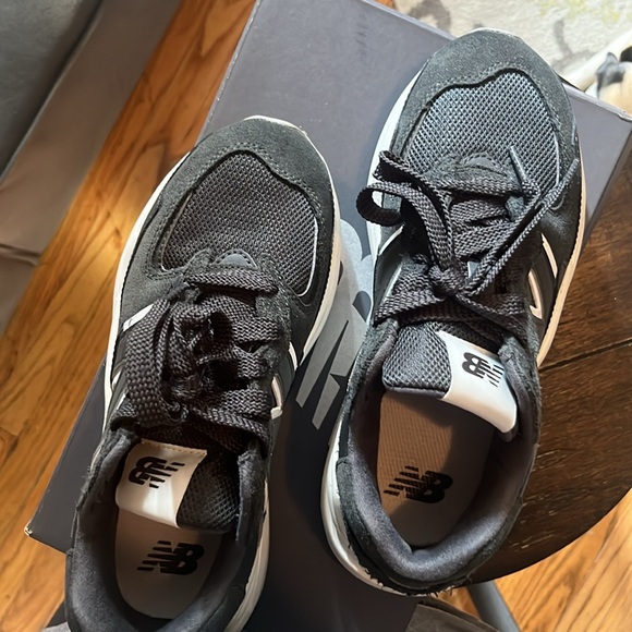 Barely used in great condition woman’s size 7 NB5740 - Picture 2 of 6